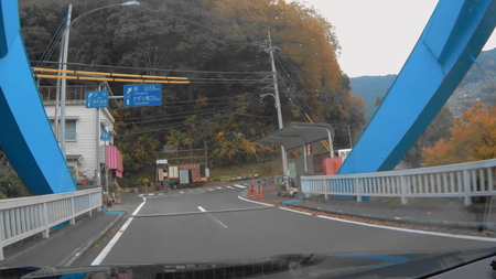 2018_0101_003618_042国道32号を左折して川崎橋を渡り県道32号を右折祖谷温泉を目指します(3).jpg
